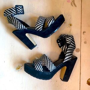 Donald Pliner Niketa Pump